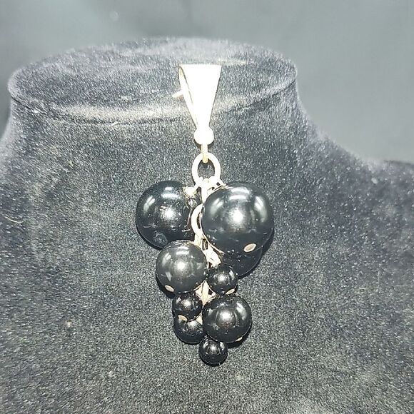 Source Unknown Jewelry - Sterling Silver And Onyx Graduated Spheres Pendant